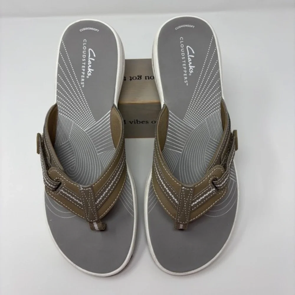Clarks Cloudsteppers Brinkley Jazz Flip Flops Wmn 10M Taupe Gray Sandals